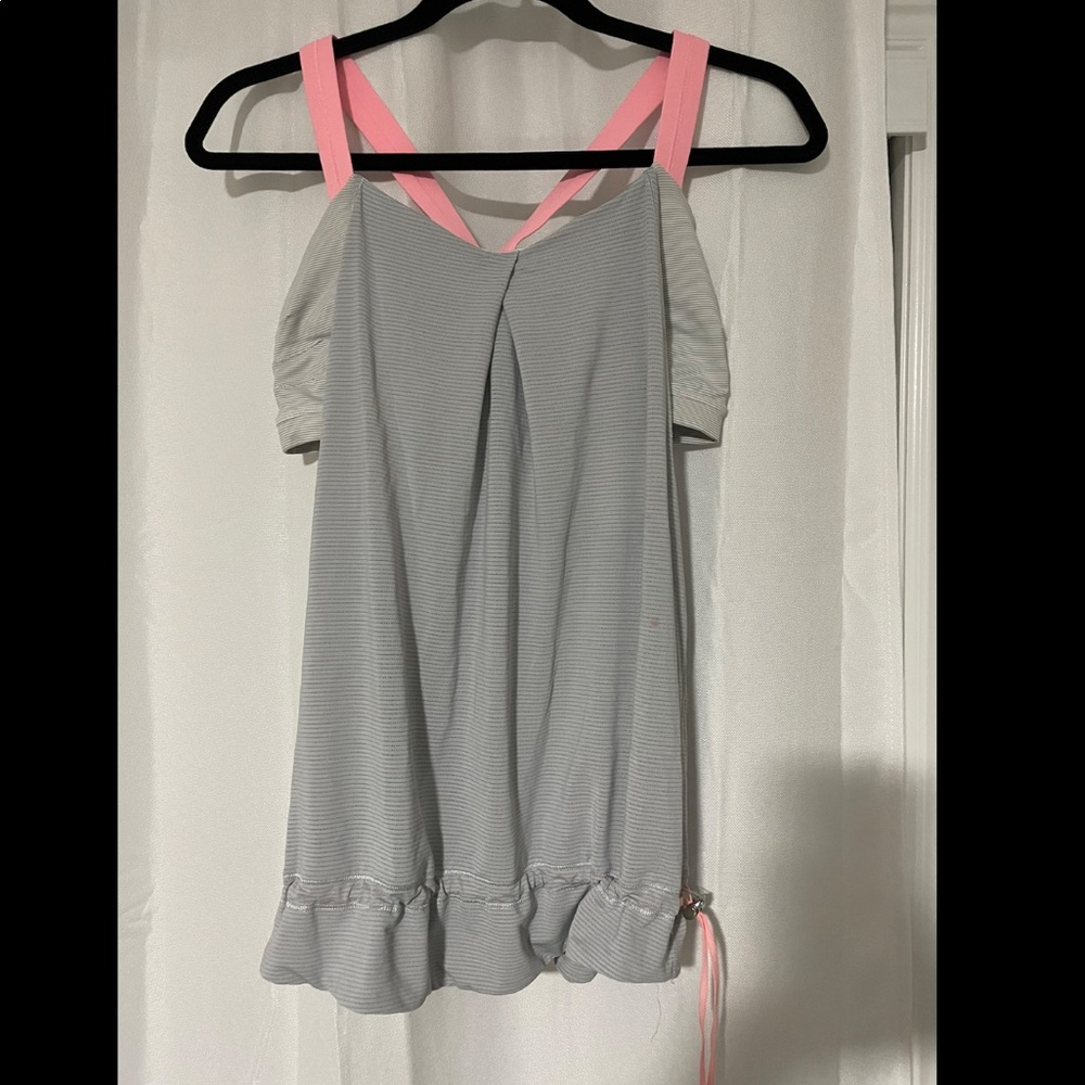 Size 8 Grey and pink LULU LEMON top